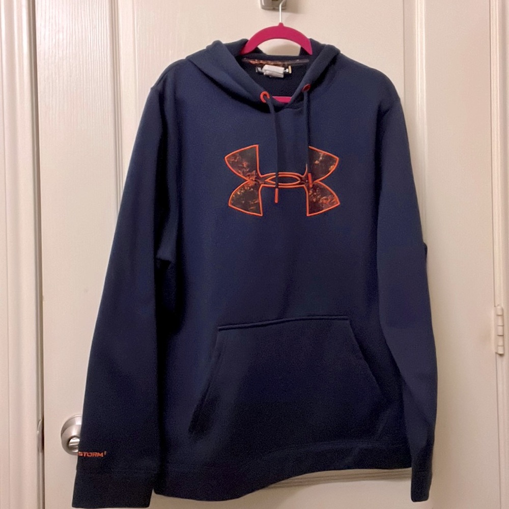 Navy blue Under Amour hooded sweatshirt with front pocket / size XL